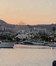 مشاهد انقضاض الطائرة المسيرة اليمنية في ايلات المحتلة دون اي اعتراض #عاجــــــــ…