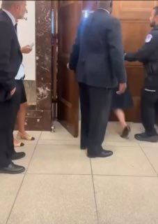 بالفيديو عصيان وانشقاقات داخل الجيش الأمريكي واعتقال طيارين عسكريين رفضوا قيادة …