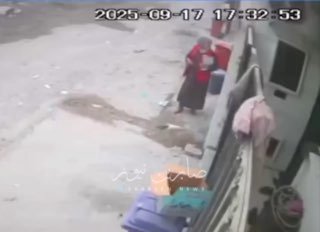 بالفيديو موظفو مكتب النائبة عن حزب تقدم، وحدة الجميلي، يطرقون أبواب المواطنين في…