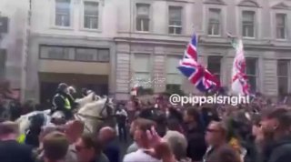 بالفيديو بريطانيا: مظاهرات عارمة في لندن منذ ساعات رفضاً لزيارة ترمب….