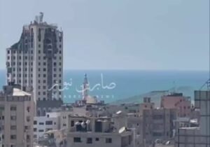 فلسطين المحتلة: الاحتلال الصهيوني ينسف برج الغفري في قطاع غزة. فلسطين المحتلة: ا…