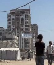 طيران العدو الصهيوني ينفذ قصفاً جويا على برج المهنى في مدينة غزة جيش الاحتلال يه…