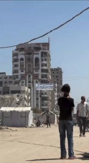 طيران العدو الصهيوني ينفذ قصفاً جويا على برج المهنى في مدينة غزة جيش الاحتلال يه…