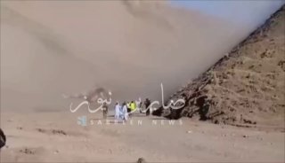 بالفيديو تحطم مروحية من طراز Mi-17 تابعة لحركة طالبان، بعد دقائق من إقلاعها بسبب…