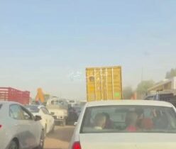 مباشر بالفيديو ازدحامات مرورية خانقة وشبه توقف لحركة المرور قرب جسر التاجي بالعا…