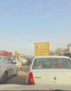 مباشر بالفيديو ازدحامات مرورية خانقة وشبه توقف لحركة المرور قرب جسر التاجي بالعا…