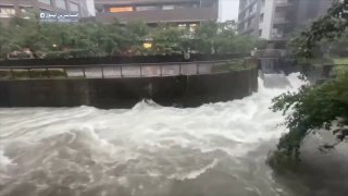 بالفيديو الأمطار الغزيرة  تغرق شوارع العاصمة اليابانية طوكيوكوكب اليابان نحسد …