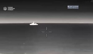 بالفيديو الدفاع الأوكرانية: قواتنا الخاصة نجحت بضرب سفينة عسكرية روسية في البحر …