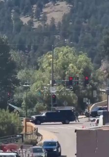 تحديث   إصابة ثلاثة طلاب على الأقل بالرصاص، وجميعهم في حالة حرجة…