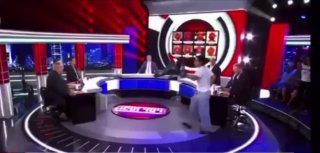 بالفيديو متظاهرون يقتحمون استوديو قناة “14 الصهيونية” مطالبين بوقف إطلاق النار ف…