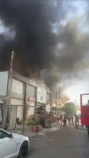 تحديثفرق الدفاع المدني تكافح لإخماد النيران المندلعة في مجمع مشن في منطقة الكراد…