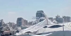 اللحظات الاولى لاستهداف برج طيبة في مدينة غزة بصواريخ ثقيلةلاحول ولاقوة إلا بالل…