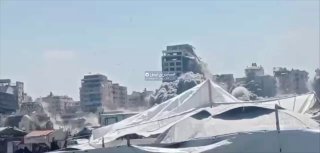 اللحظات الاولى لاستهداف برج طيبة في مدينة غزة بصواريخ ثقيلةلاحول ولاقوة إلا بالل…