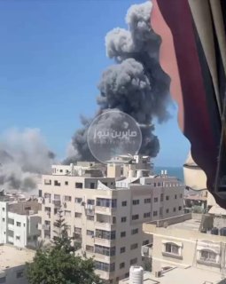 فلسطين المحتلة طيران الاحتلال الصهيوني يستهدف برج “طيبة 2” غربي مدينة غزة. الجيش…