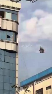 بالفيديو موظفو الحكومة النيبالية يفرون من العاصمة كاتماندو، متمسكين بطائرة هليكو…