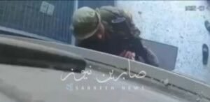 سوريا المحتلة: فيديو يوثق لحظة اقتحام منزل المواطن سمير حمود عكوان من قِبل عصابا…