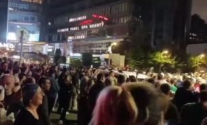 تحديث بعد تصاعد التظاهرات للمعارضة التركية ضد اردوغان… إسطنبول تعلن حظر المظاه…