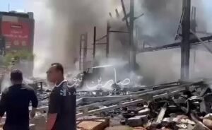 تحديثالنيران التهمت كميات كبيرة من مادة السندويج بنل المستهلكة، مما ساعد على سرع…