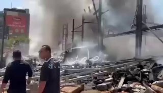 تحديثالنيران التهمت كميات كبيرة من مادة السندويج بنل المستهلكة، مما ساعد على سرع…