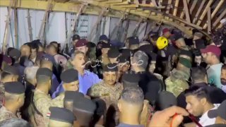 بالفيديو بعد ساعات من انهيار جسر العطيشي في كربلاء المقدسة لاتزال فرق الإنقاذ تع…