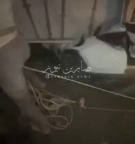 تحديث || بالفيديو لا تزال الضحايا داخل العجلات تحت الجسر وفرق الانقاذ تحاول الوص…