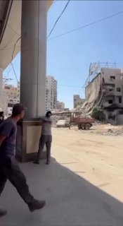 اللحظات الاولى لقصف برج السوسي في مدينة الصناعة بغزة من قبل طيران العدو الصهيوني…