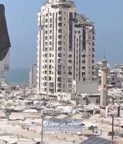 من زاوية اقرب.. لحظة قصف طيران العدو الصهيوني برج “مُشتهى” بمدينة غزة وانهيار ال…