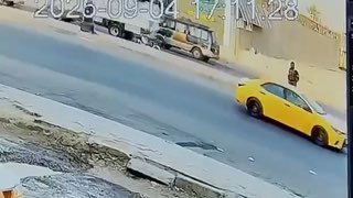 بالفيديو المتداولامرأة تدهس منتسباً في القوات الأمنية خلال أدائه الواجب ضمن فوج …