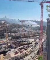 بالفيديو ارتفاع اعمدة الدخان في أحد المواقع وسط فلسطين المحتلة بعد الهجوم الصارو…