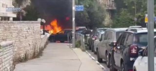 #عاجـــــــــــــــل متظاهرون يشعلون النار بمحيط منزل نتنياهو…