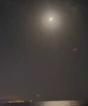 مشاهد من الجنوب اللبناني رصد جسم ناري في سماء فلسطين المحتلة…