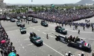 مشاهد لموكب شهداء الحكومة اليمنية في ميدان السبعين وسط حضور رسمي وشعبي مهيب…