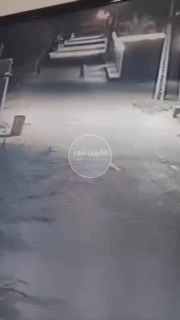 متابعات | بالفيديو وثقت كاميرات المراقبة CCTV  مجاميع مسلحة تجول في قرية سعدة بم…