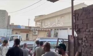 بالفيديو دون الاكتراث بوجود المدنيين، يطلق حماية النائبين عن حزب تقدم النار بشكل…