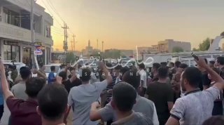 بالفيديو بهتاف مانريده مانريده مواطنين وشباب بهرز في ديالى يرشقون رتل النائب احم…