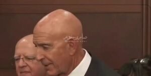 مبعوث ترمب توم برّاك من قصر بعبدا يهين الصحفيين:  حين يصبح الجو فوضوياً وحيوانيا…