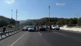 فلسطين المحتلة اغلاق طرق رئيسية وتظاهرات للمستوطنين الصهاينة في القدس للمطالبة ب…