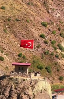 الاحتلال التركي ينشر فيديو في احد النقاط العسكرية ورفع عليها علم الاحتلال التركي…