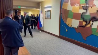 انتهاء اجتماع ترمب وبوتين في ألاسكا – الاحمق ترامب: الاجتماع المقبل سيحضره زيلن…