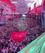 بالفيديو الصحن الحسيني يضجّ بالمواكب الحسينية في ذروة يوم الأربعين#لبيك_ياحسين…