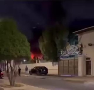 بالفيديو اندلاع حريق داخل نادي المسبح في مدينة بعقوبة بمحافظة ديالى…