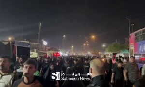 بعدسة صابرين نيوز استمرار توافد الزائرين نحو قبلة الاحرار في ليلة الاربعين بالقر…