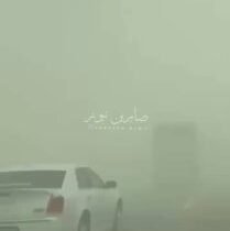 بالفيديو عاصفة ترابية تعطل حركة السير بين البصرة وذي قار بسبب انعدام الرؤية…