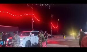 بعدسة صابرين نيوز استمرار توافد الزائرين نحو كربلاء المقدسة طريق جرف النصر – كرب…