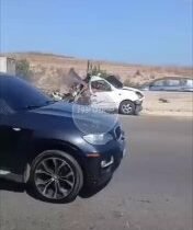 بالفيديو من موقع استهداف طائرة مسيرة صهيونية لعجلة مدنية على طريق بلدة أنصارية ب…