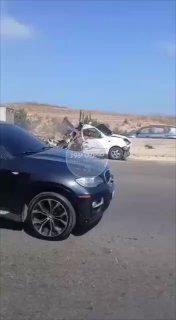 بالفيديو من موقع استهداف طائرة مسيرة صهيونية لعجلة مدنية على طريق بلدة أنصارية ب…
