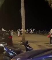 منتفضين لبنان ببيروت يلاحقون ويؤدبون المؤيديين لعصابات الجولاني من السوريين بسبب…