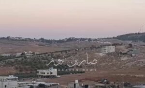 لحظة تفعيل صافرات الرعب في مستوطنات بجنوب الخليل، بعد إطلاق صاروخ من اليمن. اعلا…