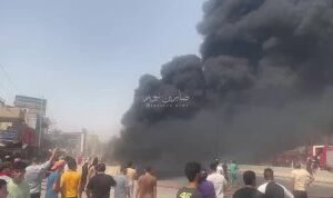 من زاوية اخرى.. انتشار دخان الحريق بشكل كثيف عن موقع الحادث بالفيديو  اندلاع حري…