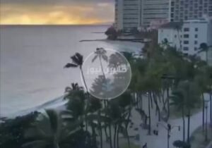 حاكم ولاية هاواي: إلغاء كل الرحلات الجوية من وإلى جزيرة ماوي Video…